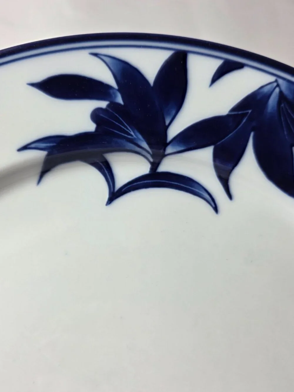 ONE Pier 1 Ming Dinner Plate White with Blue Leaves and Flowers